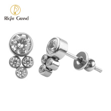 Right Grand ASTM F136 Titanium Body Jewelry Piercing Titanium Bezel Set CZ Earring Stud